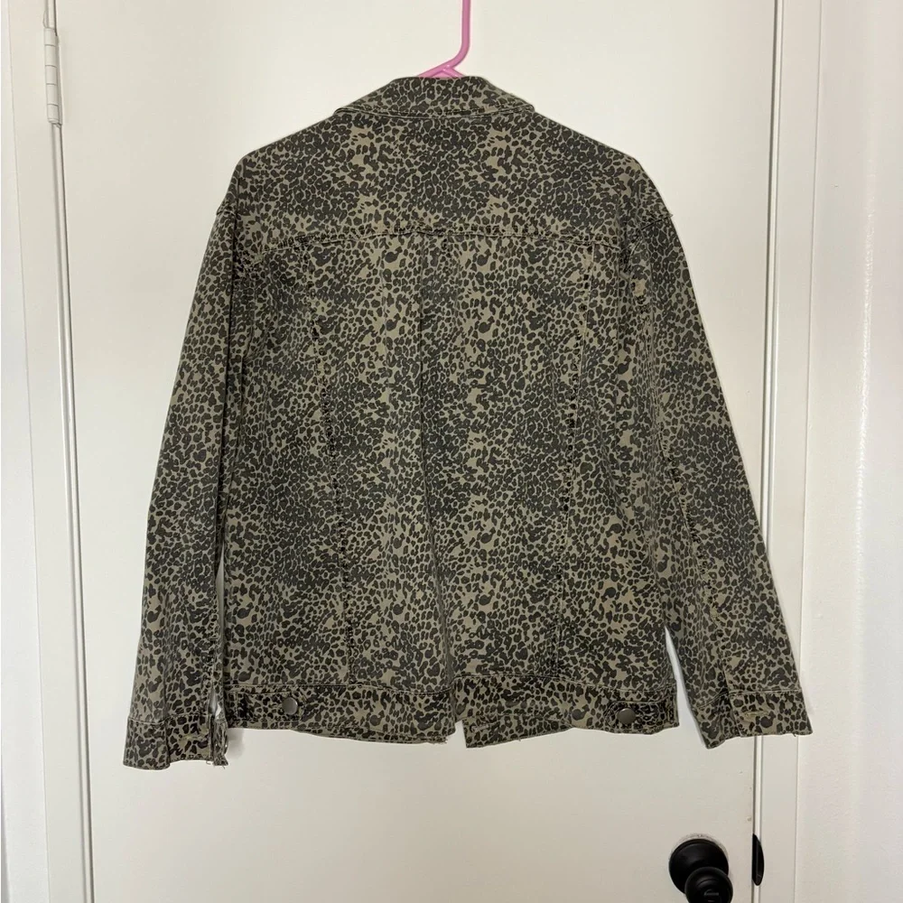 Ashley Mason Women's Black and Gray Animal Print Jacket - Picture 3 of 3